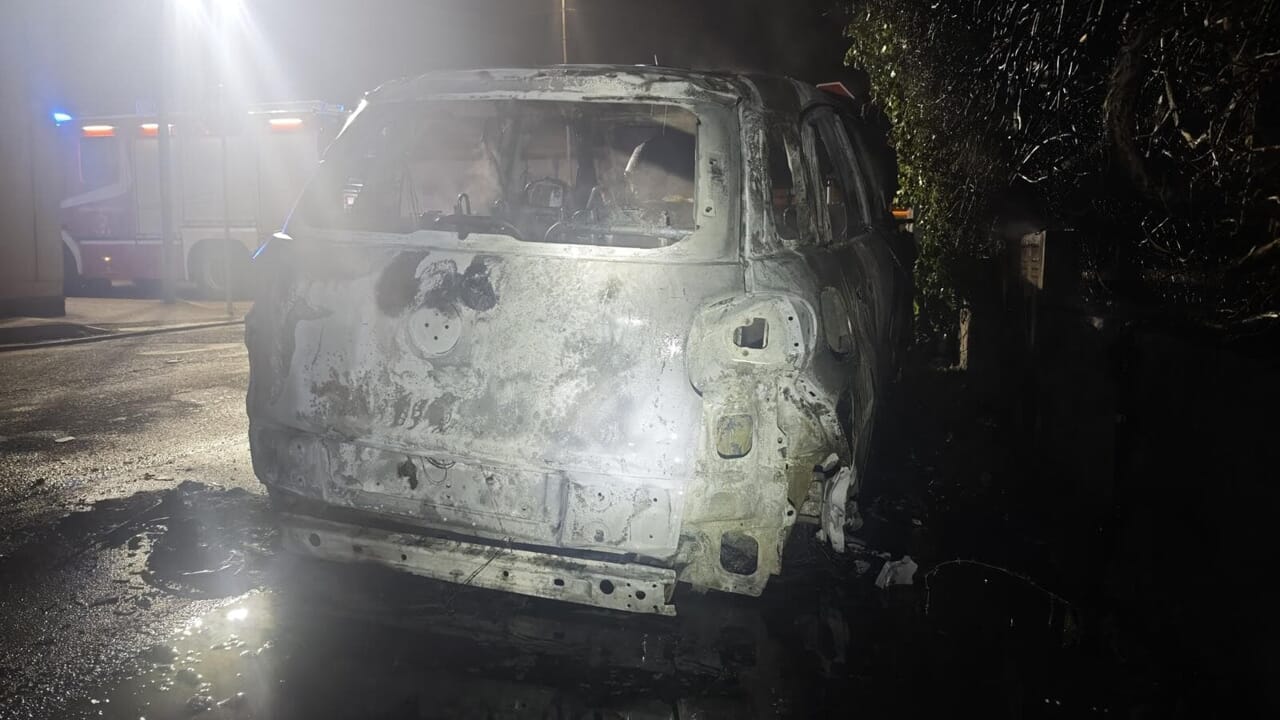 Auto distrutta dalle fiamme, per l’avvocatessa è un atto indimidatorio