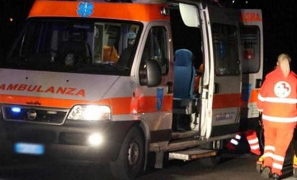 Auto si ribalta all’ingresso della città, salva una ragazza
