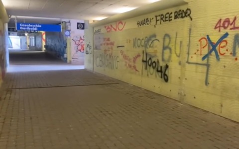 Baby gang aggredisce e rapina coetanei in stazione a Casalecchio, quattro denunciati