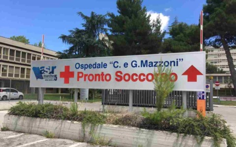 Barbiere ucciso ad Ascoli, due coltellate tra cui quella mortale all’addome