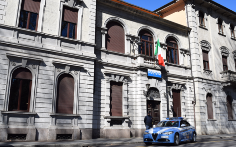 Beccato a rubare liquori, aggredisce la sicurezza: arrestato