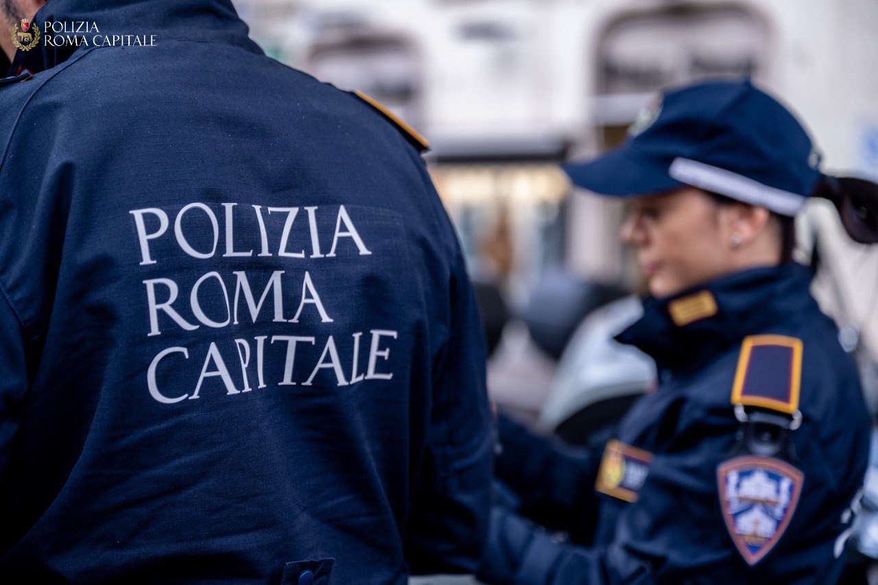 Blitz della Polizia Locale contro degrado e parcheggiatori abusivi