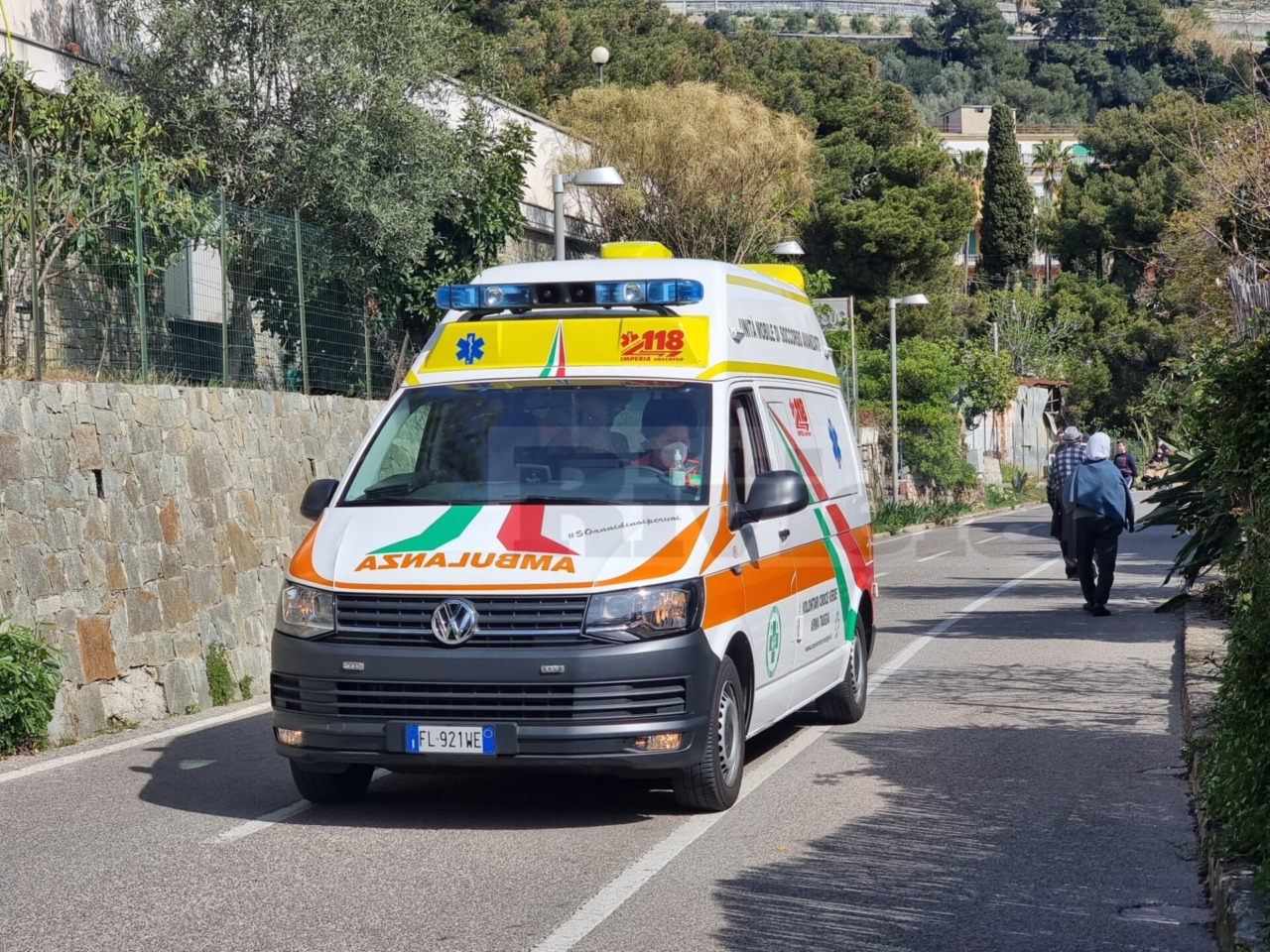 Caduta dalle scale, donna in codice rosso al pronto soccorso