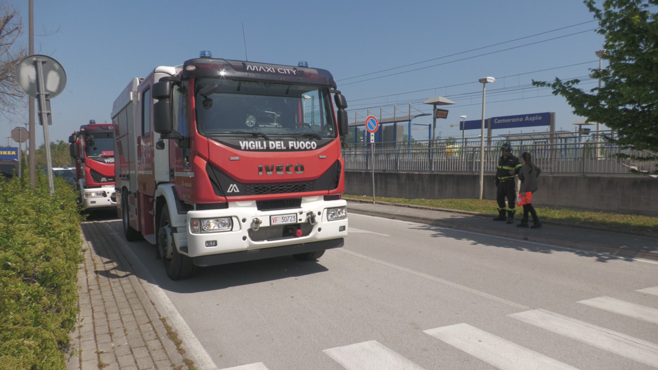 Camerano. Muore una donna investita sui binari. Treni in ritardo e disagi