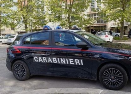 Caos durante i controlli in piazza: un arresto e tre denunce