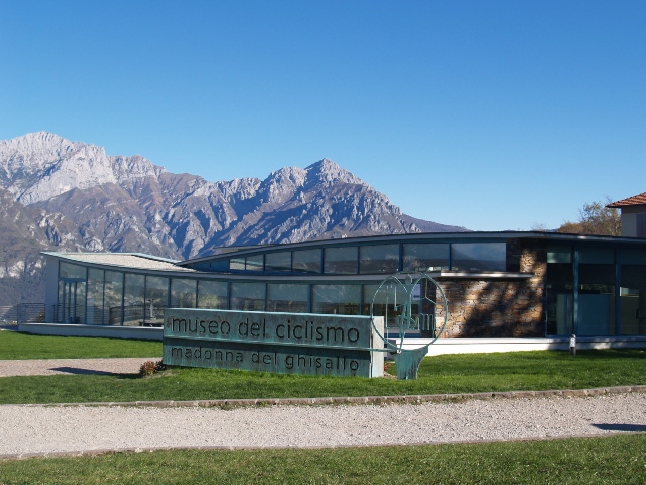 Ciclismo, un libro per ricordare Agostino Omini