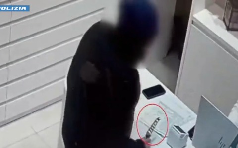 Cinque rapine in meno di un mese, arrestato 34enne