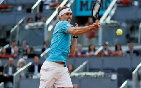 Cobolli si ferma ai quarti: Zverev domina e vola in semifinale