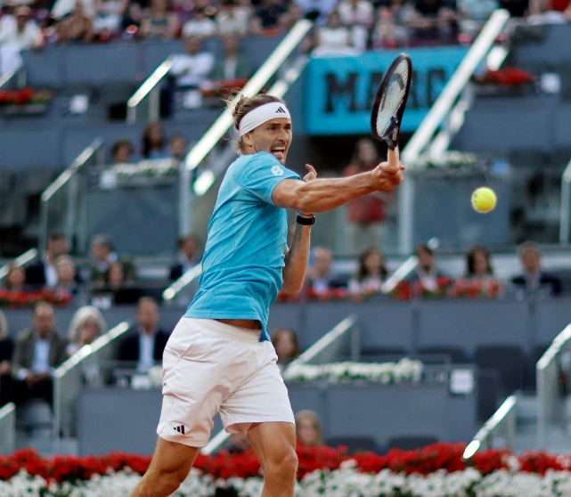 Cobolli si ferma ai quarti: Zverev domina e vola in semifinale