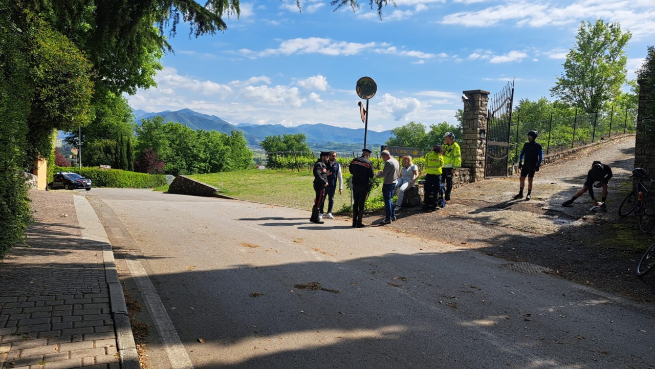 Colto da malore mentre era in bici in Franciacorta: gravissimo un uomo di 64 anni di Stezzano