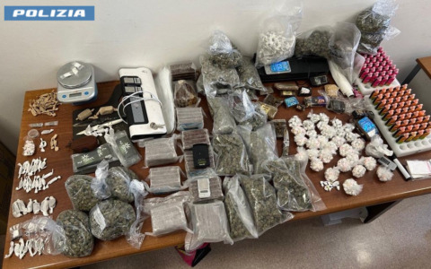 Condominio della droga, sequestrati 12 chili tra hashish e cocaina