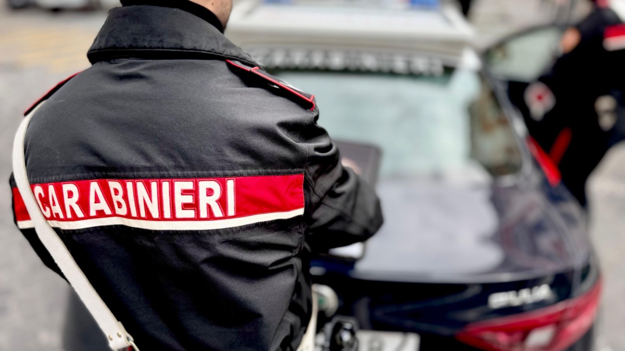 Controlli stradali, sequestrato un coltello e denunciato un 50enne