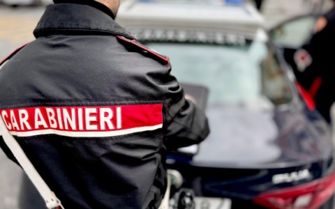 Controlli stradali, sequestrato un coltello e denunciato un 50enne
