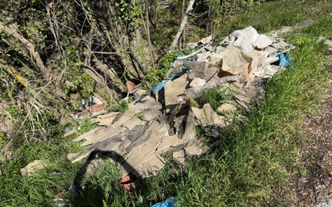 Discarica abusiva sulle colline di Monteu da Po