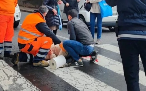 Donna travolta e uccisa sulle strisce pedonali