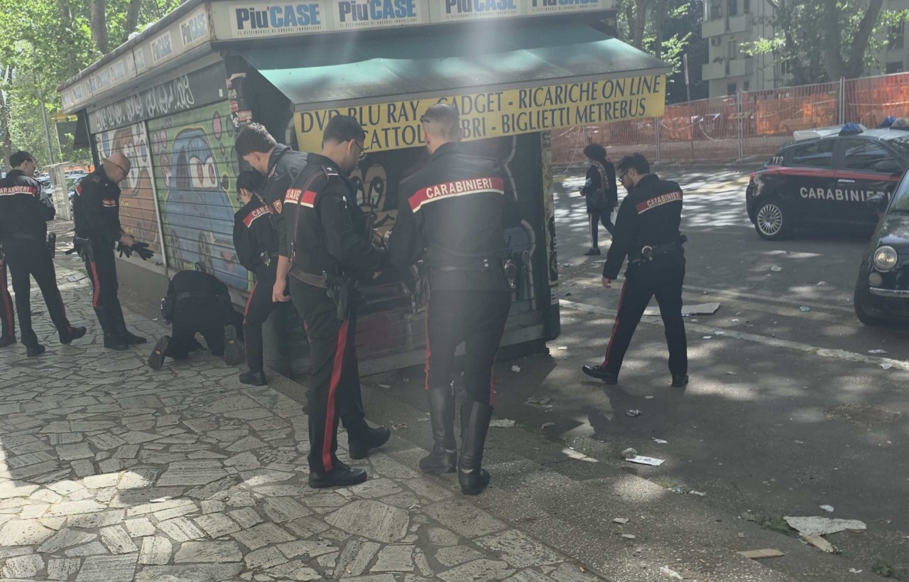 Droga, maxi blitz al Quarticciolo: dodici persone arrestate