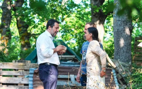 Famiglia nel Bosco, la psichiatra: “Incapacità genitoriale”. Salvini dai Trevallion: “Violenza istituzionale raccapricciante”