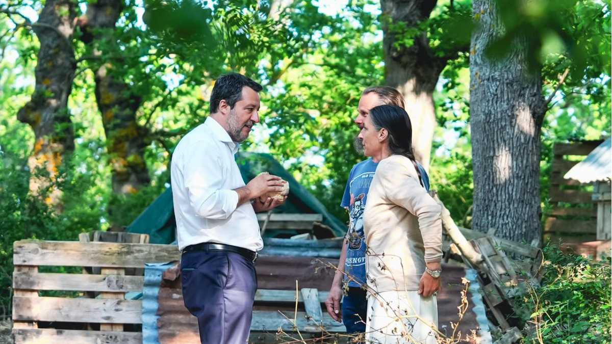 Famiglia nel Bosco, la psichiatra: “Incapacità genitoriale”. Salvini dai Trevallion: “Violenza istituzionale raccapricciante”