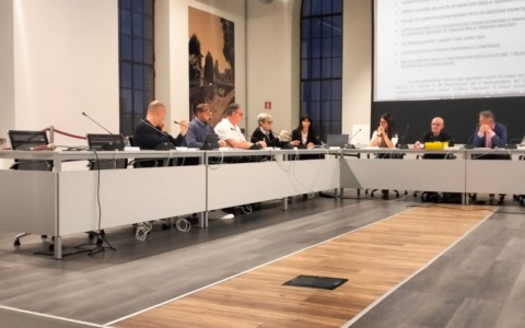 Nel 2025 utili in calo per la farmacia comunale, l’opposizione: “Disastroso”