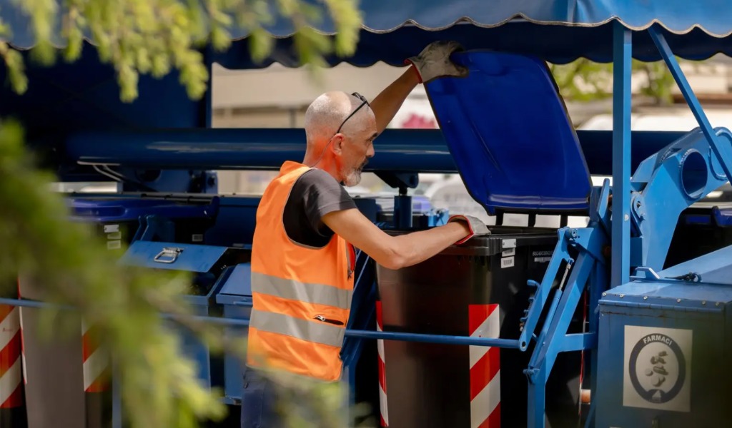 Festa dei Lavoratori dell’1 maggio, Aprica annuncia variazioni al servizio di raccolta rifiuti a Bergamo