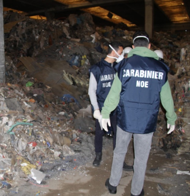 Gestione di rifiuti speciali su aree non autorizzate, denunciato