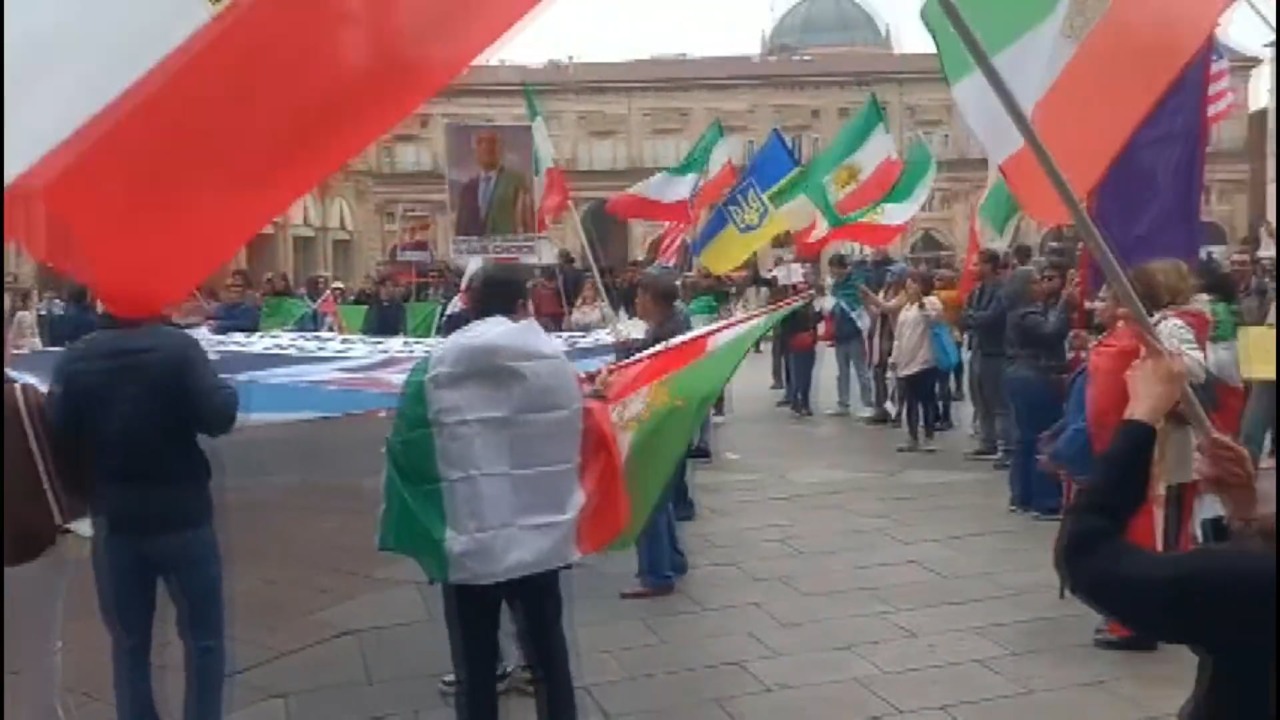 Gli iraniani tornano in piazza a Bologna