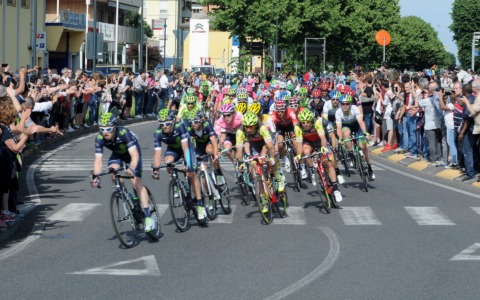 Il Giro d’Italia in paese, la comunità attende la carovana rosa il 27 maggio