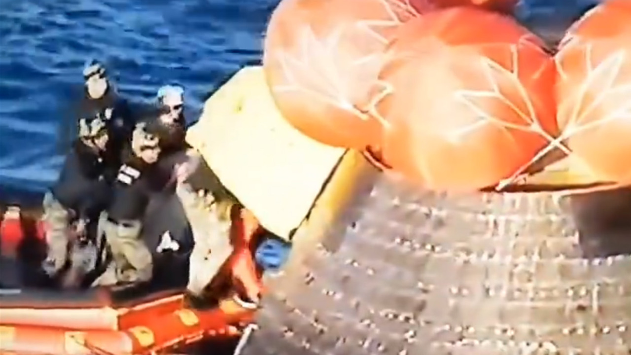 Il ritorno dalla luna, Artemis 2 è ammarata: “Una missione perfetta”