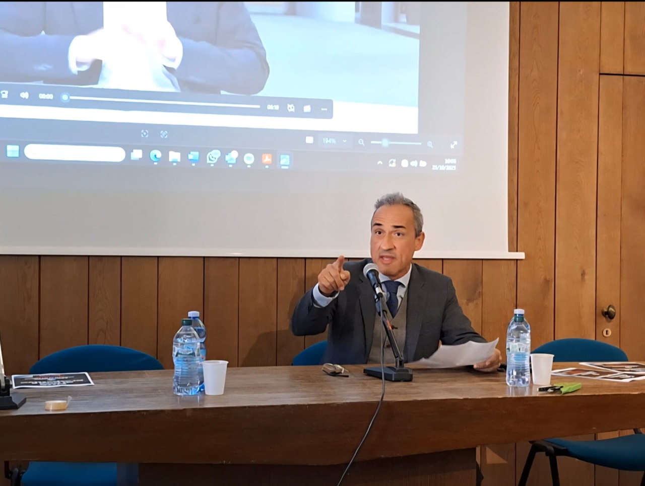 Il sindaco al contrattacco: “Juri Cattelani non si è dimesso, l’ho cacciato io”