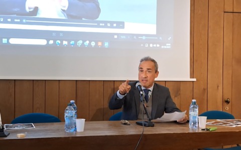 Il sindaco al contrattacco: “Juri Cattelani non si è dimesso, l’ho cacciato io”