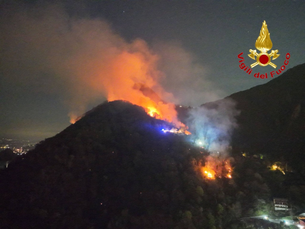 Incendi boschivi in provincia di Sondrio e di Varese: rinforni anche dai Vvf del Comando di Lecco
