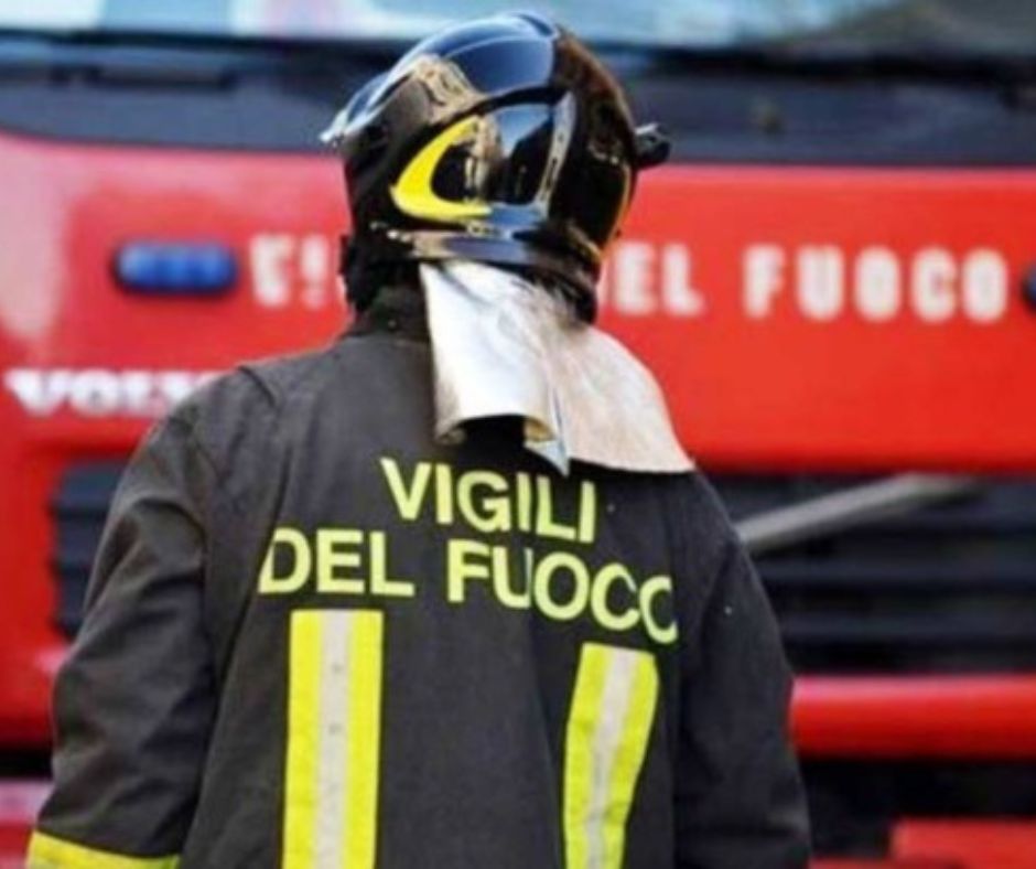 Incendio nell’ex zuccherificio di Rieti: fiamme in un capannone