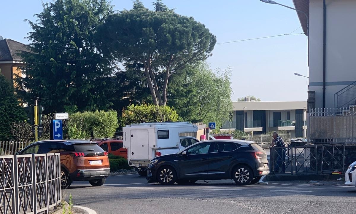 Incidente sulla Provinciale, lunghe code alle Quattro Strade