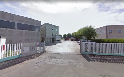 Incidenti sul lavoro, operaio incastrato in un macchinario: braccio amputato