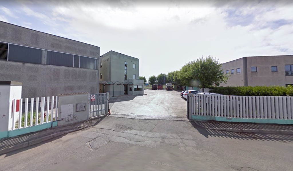 Incidenti sul lavoro, operaio incastrato in un macchinario: braccio amputato