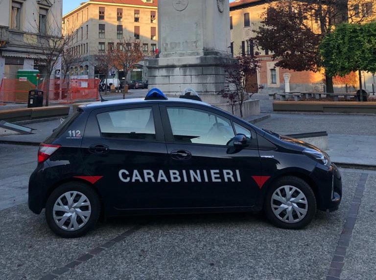 Irregolare si introduce in un condominio: arrestato