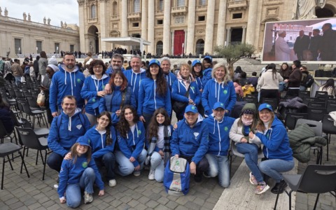 L’abbraccio del Papa agli “Amici della Brianza”