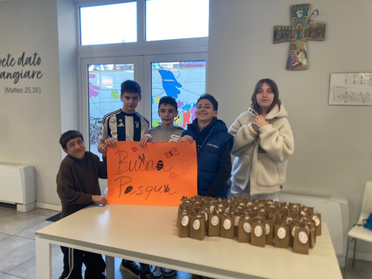 Lecco: i ragazzi della Kolbe in visita alla Casa della Carità