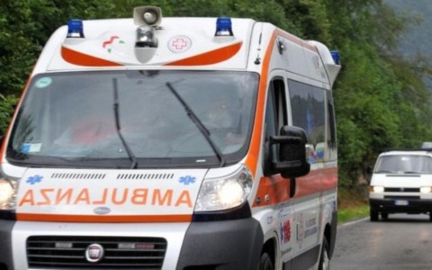 Malore a scuola, soccorso un adolescente