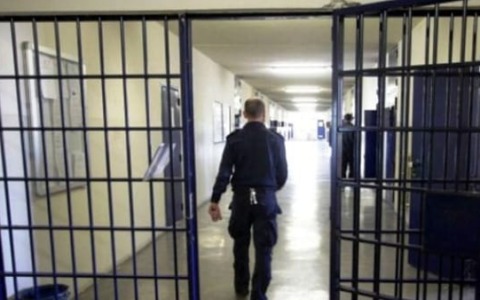 Maltrattamenti e violenza sessuale sull’ex moglie: 48enne finisce in carcere