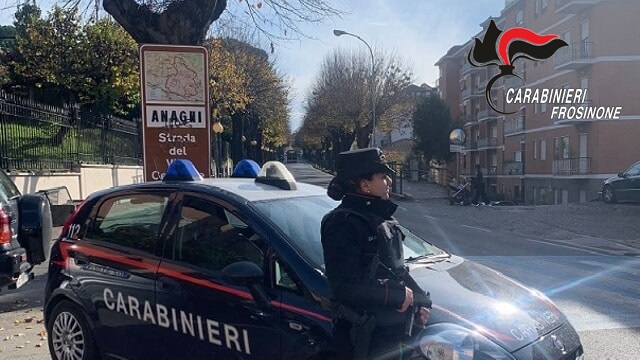 Manifesti offensivi contro la Premier Giorgia Meloni, identificati e denunciati i responsabili