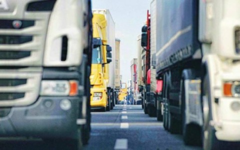 Marche. Trasporti al bivio: il caro gasolio spinge le imprese verso il fermo