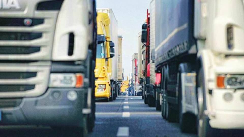 Marche. Trasporti al bivio: il caro gasolio spinge le imprese verso il fermo