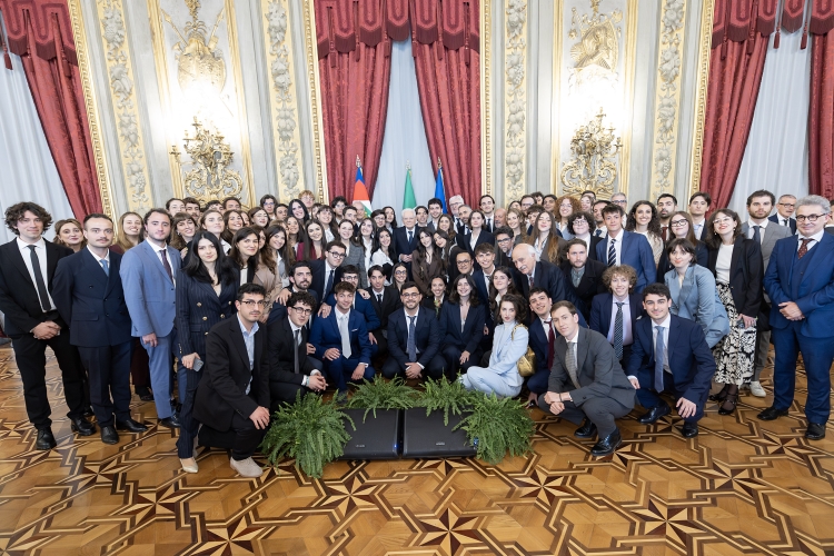 Mattarella incontra i giovani giornalisti: “L’informazione libera e indipendente è premessa di democrazia”