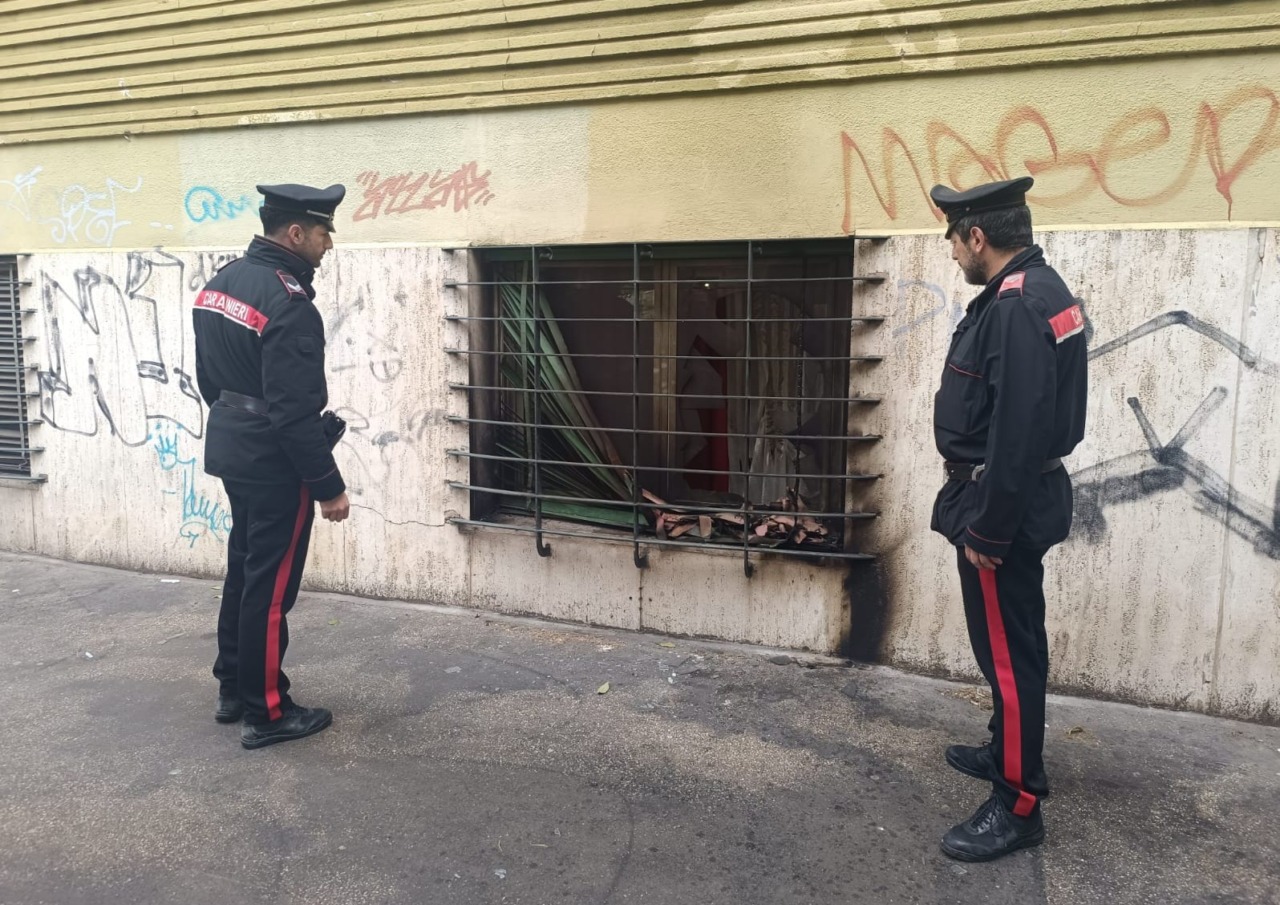 Molotov contro la finestra di un detentuto