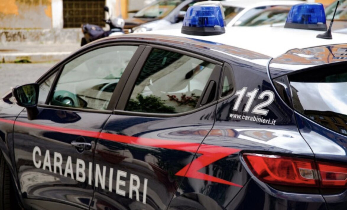 Montichiari: spacciatore tenta la fuga a piedi ma viene bloccato dai carabinieri, sequestrati 5mila euro