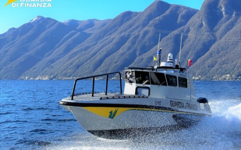 Natante in difficoltà nella corsia degli idrovolanti