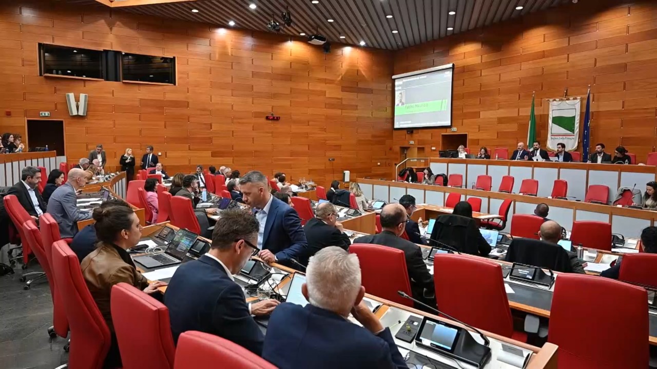 Nel blu dipinto di blu. Nuova legge regionale sugli aeroporti. Con polemica