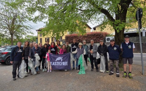 Novate,  raccolti 180 kg di rifiuti: l’impegno degli EcoWarriors per l’ambiente