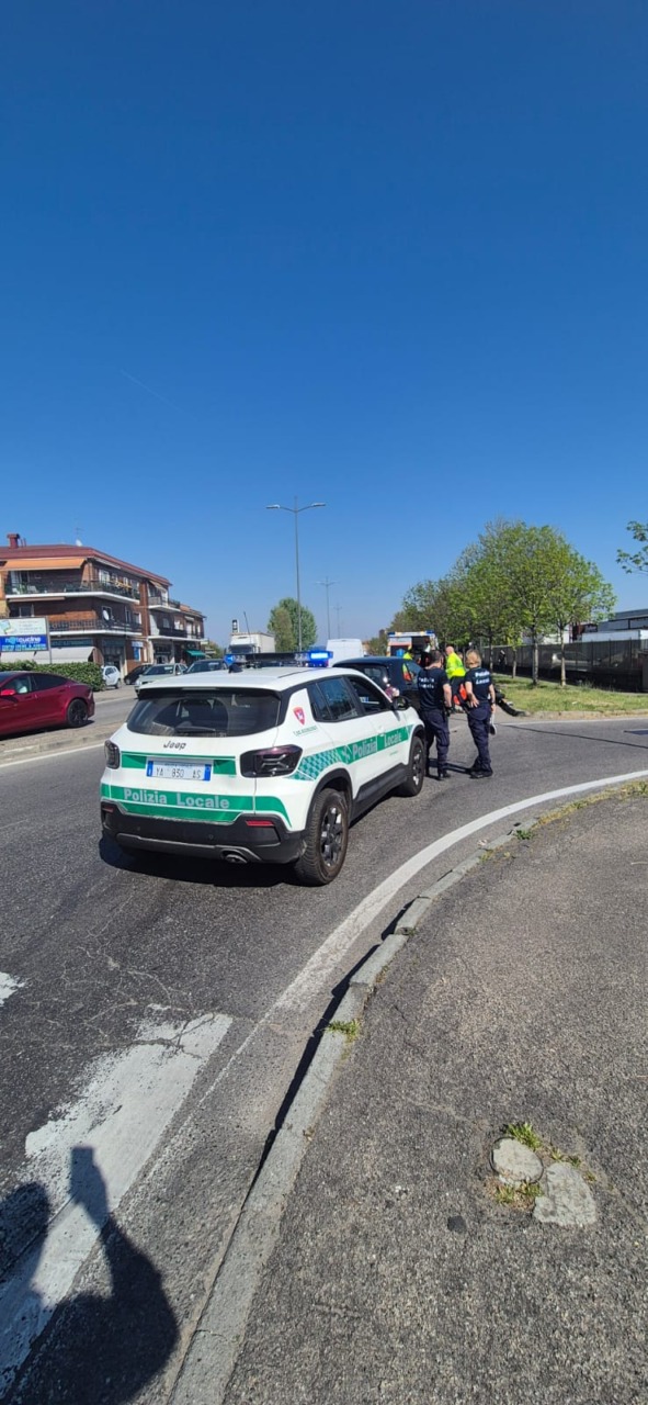 Nuovo incidente in via Milano, motociclista in giallo